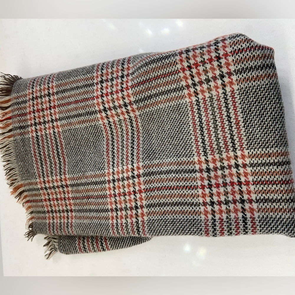 RW womenโs scarf
